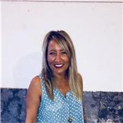 Soy titulada en piano y magisterio musical y puedo dar clases de piano tanto en escuela de música como en conservatorio. También imparto clases de lenguaje musical